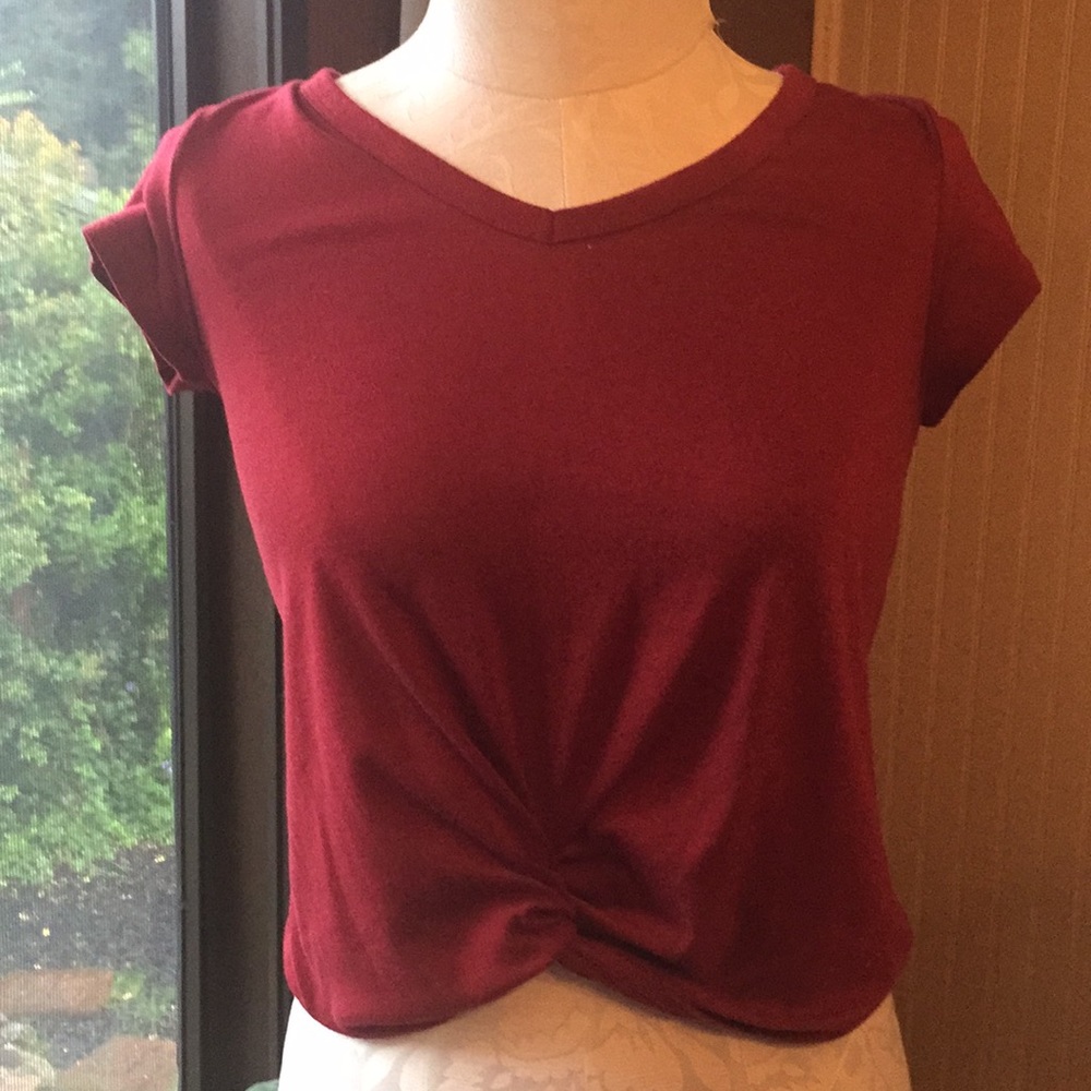 Arizona jean co red crop top‎ size small lace detail on back twist front detail